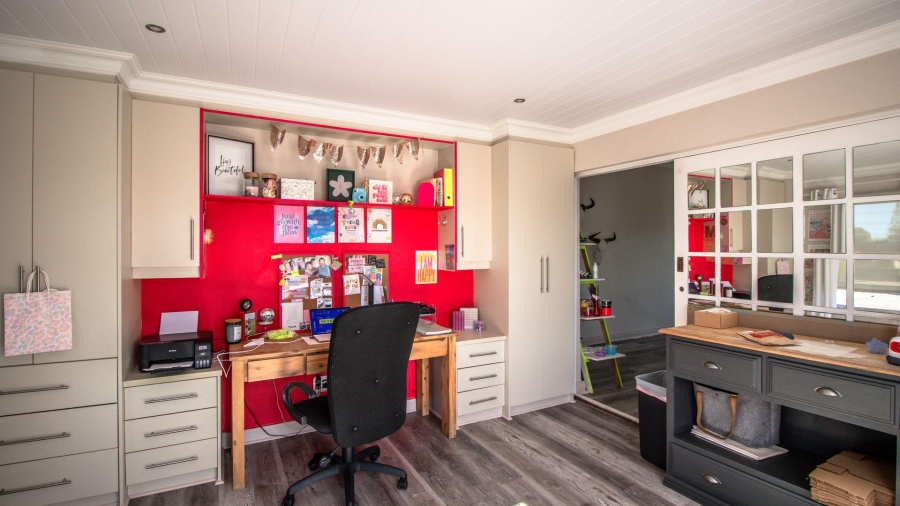 6 Bedroom Property for Sale in Heiderand Western Cape